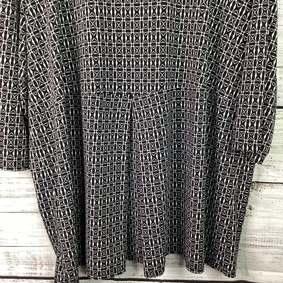 WOMAN WITHIN PLUS SIZE 18 20 TOP BLACK WHITE BLOUSE GUC - Picture 8 of 12